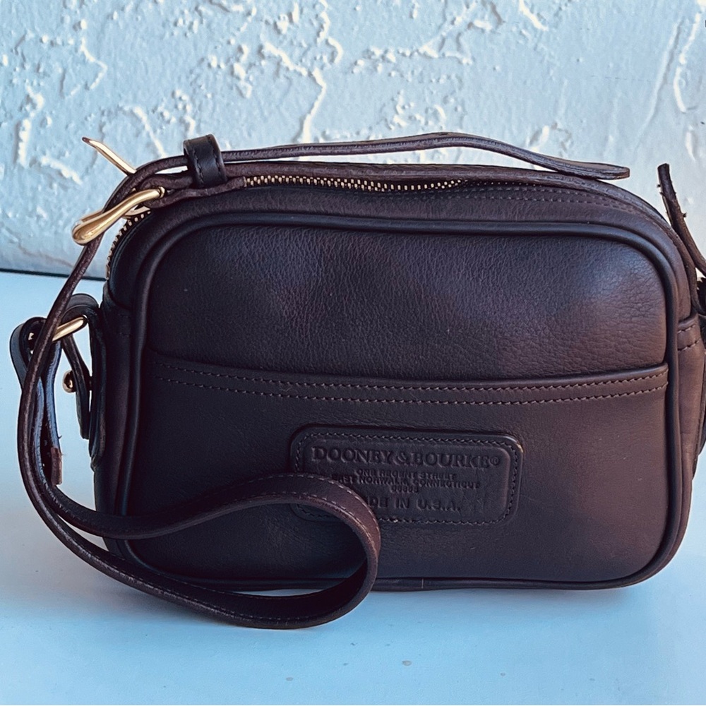 MINI VINTAGE DOONEY & BOURKE MINI COMPACT DARK BROWN SHOULDER BAG - Picture 8 of 13